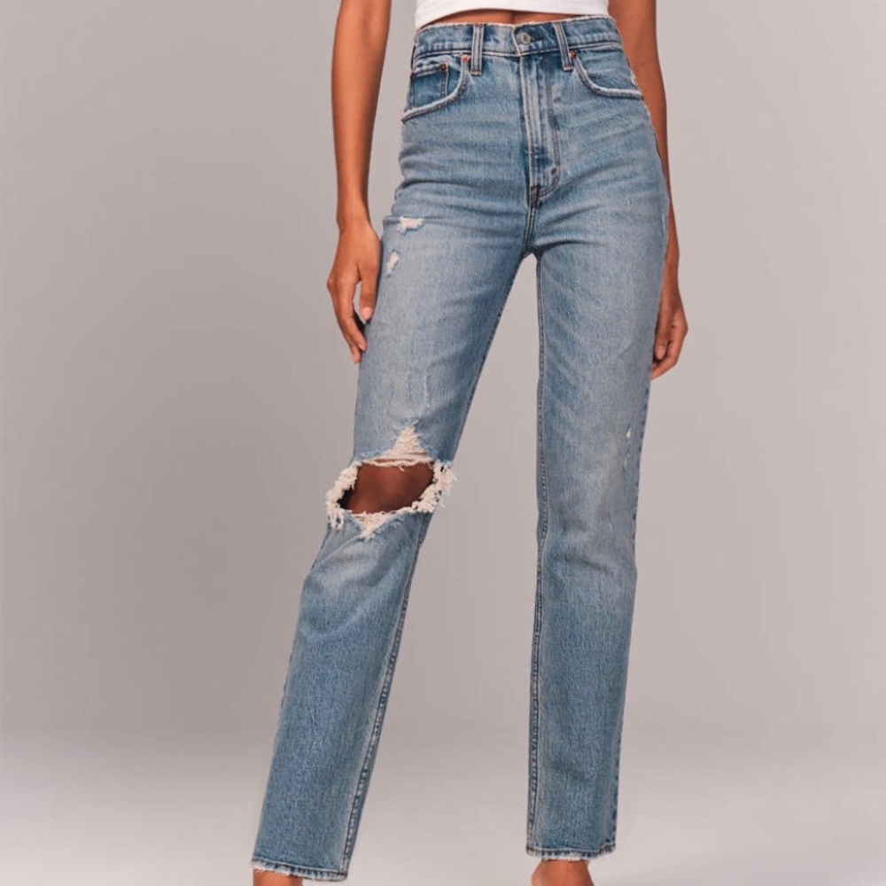 SOLD****A&F Ultra High Rise Straight Jeans